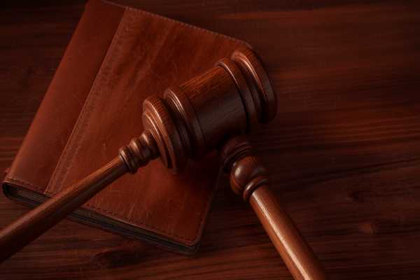 Gavel and closed notebook on a desk representing contesting a will